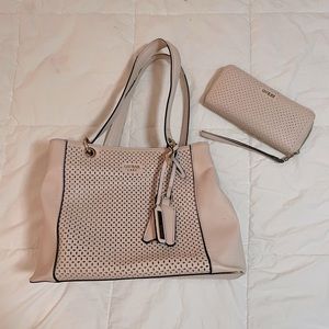 Guess shoulder bag & matching wallet set